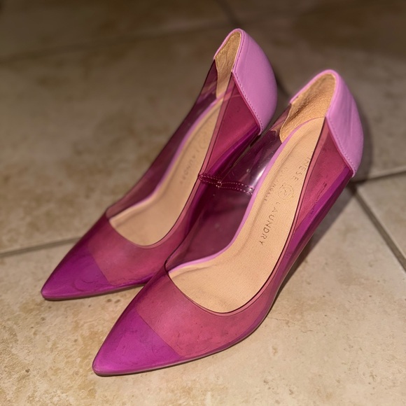 Darling Pointed Toe Pump - Picture 1 of 7
